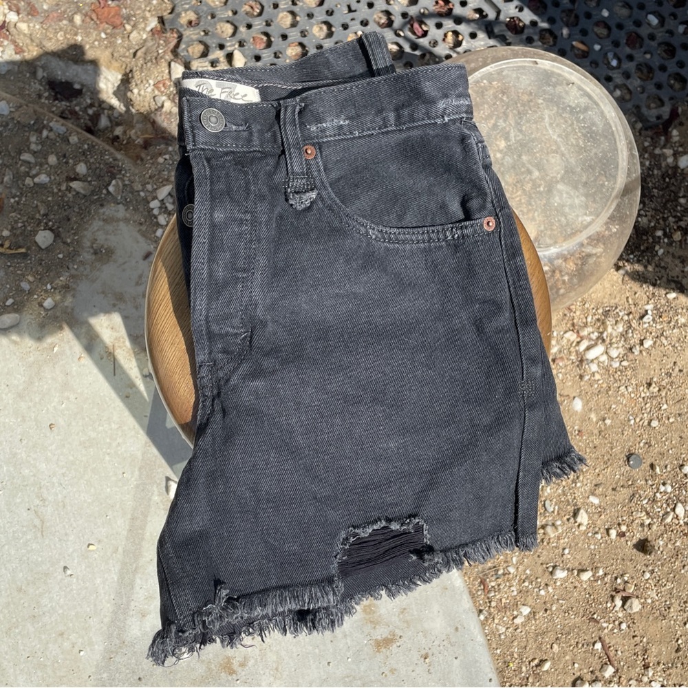 NWT🤍 Free People We the free distressed everyday black denim shorts